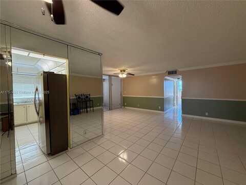 920 NE 199th St, Miami, FL 33179