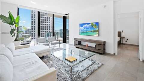 68 SE 6th St, Miami, FL 33131