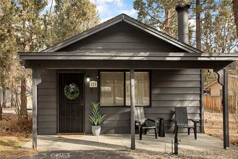 221 Angeles Boulevard, Big Bear City, CA 92314
