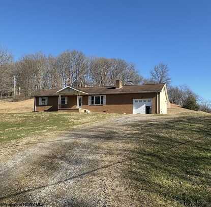 521 Middleville Road, Bridgeport, WV 26330