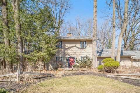 18060 Falling Leaves Road, Strongsville, OH 44136