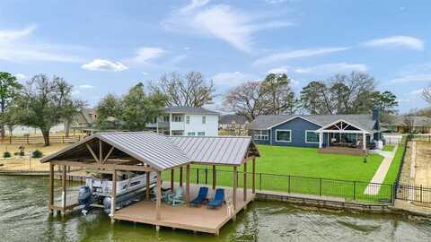 801 Kiowa Drive W, Gainesville, TX 76240