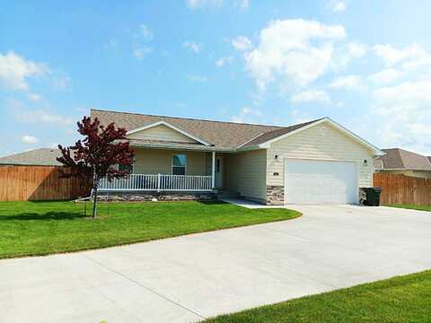 3911 Parkland Estates Ct., North Platte, NE 69101