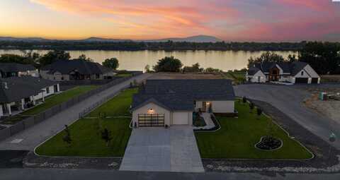 7004 Ricky Road, Pasco, WA 93301