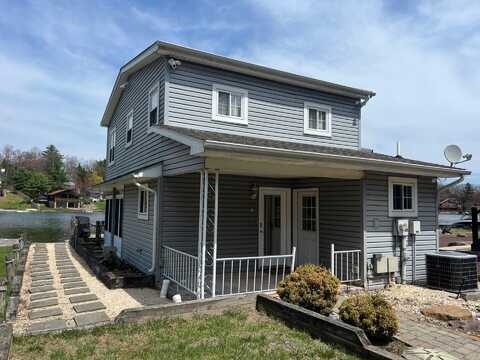 92 S Lake Drive, Lake Harmony, PA 18624