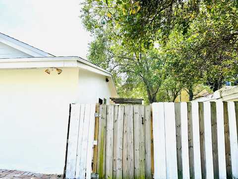 380 NW 22nd Street, Boca Raton, FL 33431