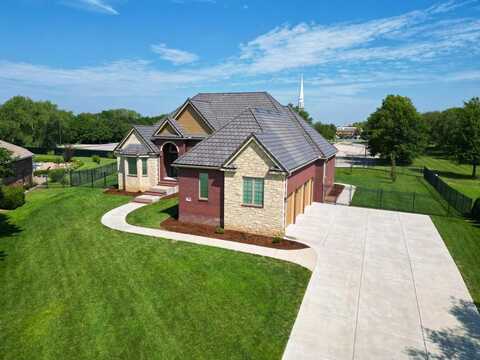 2901 N Fox Pointe Cir, Wichita, KS 67226