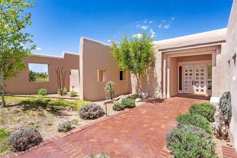 98 Vuelta Maria, Santa Fe, NM 87506