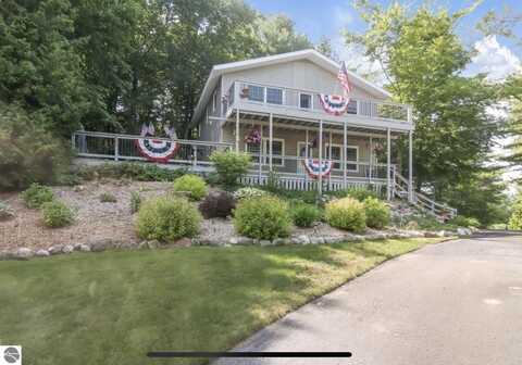 10008 E Lakeview Hills Road, Traverse City, MI 49684