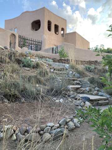 209 Ribak Lane, Taos, NM 87571