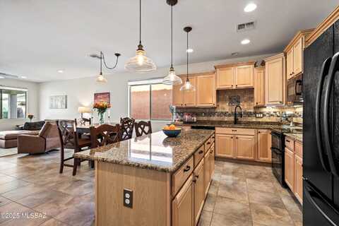 13773 E Carruthers Street, Vail, AZ 85641