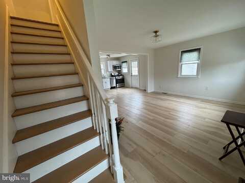 307 FAIRVIEW AVENUE, WEST BERLIN, NJ 08091