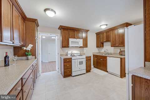 2400 HUNTINGTON AVENUE, ALEXANDRIA, VA 22303