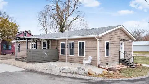 82 Wood Street, Buckeye Lake, OH 43008