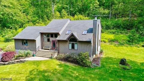 22 Hissim Rd, Hope, NJ 07838