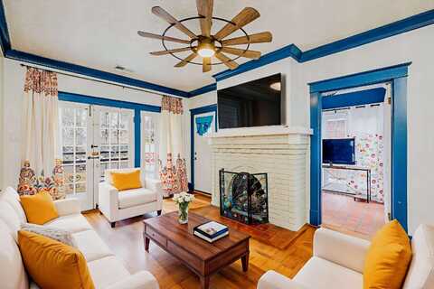 1900 SNOWDEN, Memphis, TN 38107