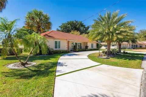 19220 S Saint Andrews Dr, Hialeah, FL 33015