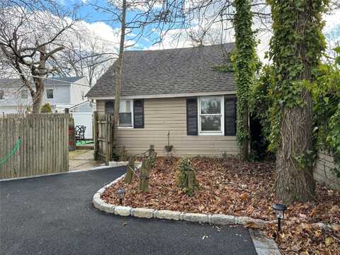 78 Scudder Avenue, Copiague, NY 11726