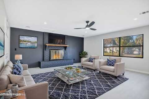 5548 FARGO Drive N, Jacksonville, FL 32207