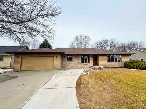 907 SE 6th St, Orange City, IA 51041