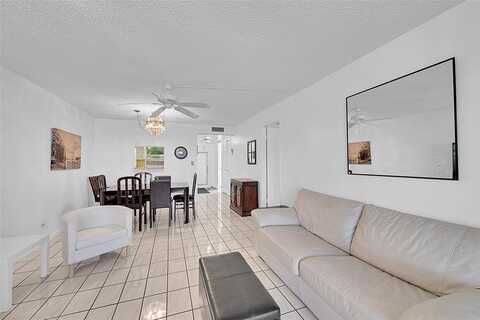 9421 Sunrise Lakes Blvd, Sunrise, FL 33322