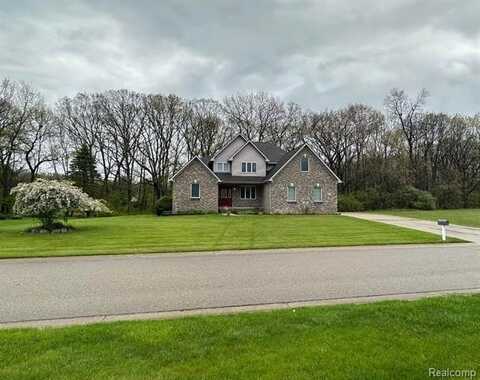 3700 Marie Meadows Drive, White Lake, MI 48383