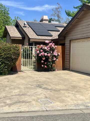 1826 E Babcock Avenue, Visalia, CA 93292