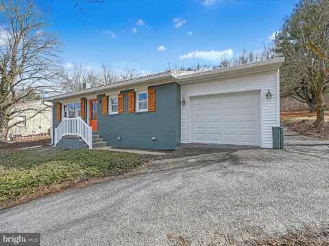 1642 MOSELEM SPRINGS ROAD, HAMBURG, PA 19526