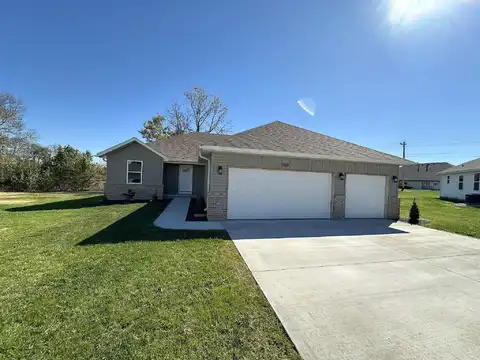 North Maxine Avenue, Nixa, MO 65714