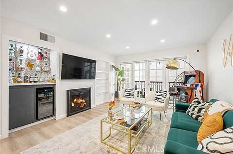 Doheny, WEST HOLLYWOOD, CA 90069
