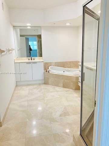 Royal Oaks, NORTH MIAMI, FL 33181