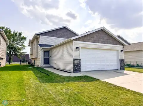 11Th Avenue, Moorhead, MN 56560