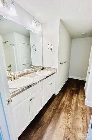 Halcyon Cir # 4A, Pensacola, FL 32506