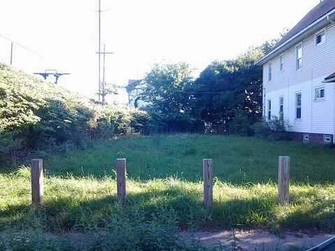 Carlyon, CLEVELAND, OH 44112
