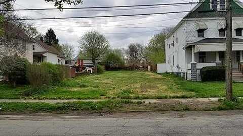 61St, CLEVELAND, OH 44105