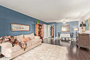 E Camelback Road 109, Phoenix, AZ 85018