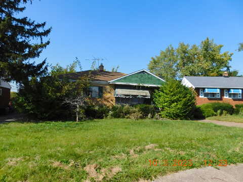 Milan Crescent Dr, Cleveland, OH 44128