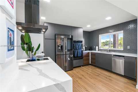 9310 Sunrise Lakes Blvd, Sunrise, FL 33322