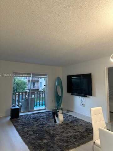 4715 NW 7th St, Miami, FL 33126