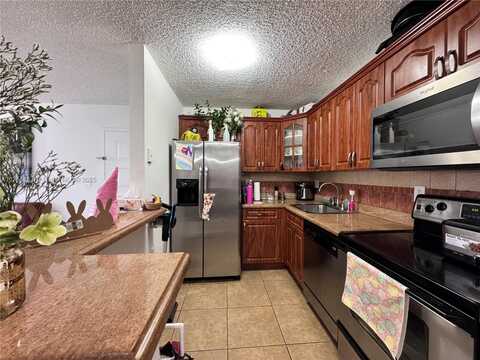 15530 SW 80th St, Miami, FL 33193