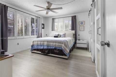 5935 Del Lago Cir, Sunrise, FL 33313