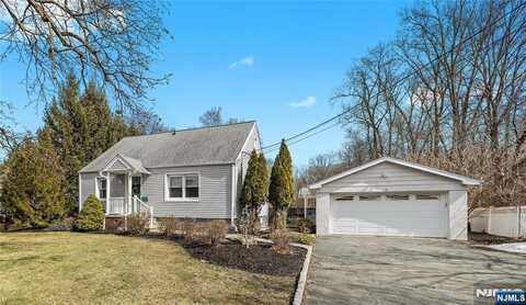 28 New Street, Pequannock, NJ 07440