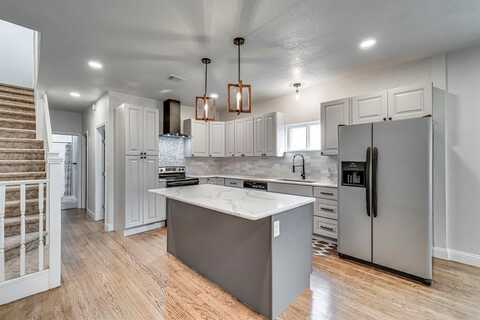 605 W Page Avenue, Dallas, TX 75208