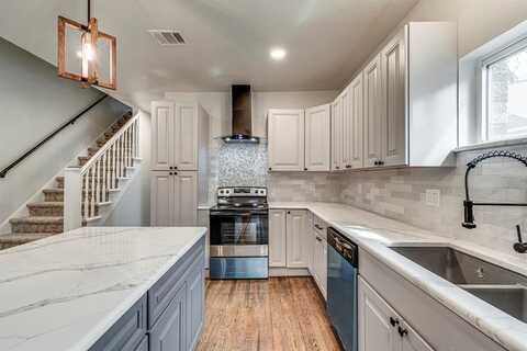 605 W Page Avenue, Dallas, TX 75208
