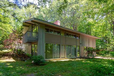55 Westwood Drive, Middlebury, CT 06762