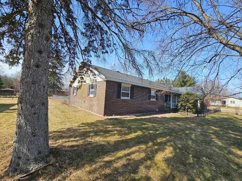 81 S Maple Street, White Cloud, MI 49349