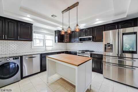 4 Dodd St, Bloomfield, NJ 07003
