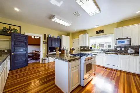2220 E Street, Eureka, CA 95501