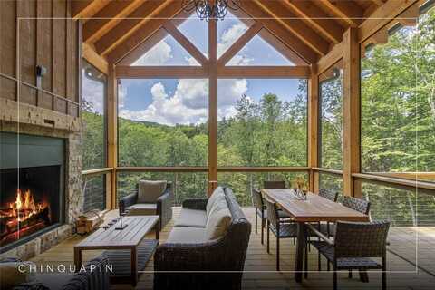 1086 Roaming Road, Glenville, NC 28736