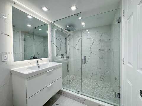 2961 NE 185th St, Aventura, FL 33180